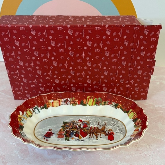 Villeroy & Boch Other - Villeroy & Boch Red and White Holiday “Toy’s Fantasy” Scalloped Serving Dish
